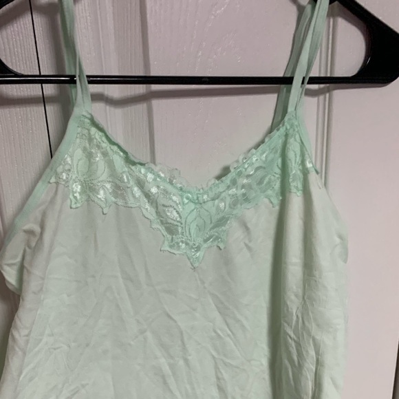 Light green stretchy cami - Picture 1 of 3